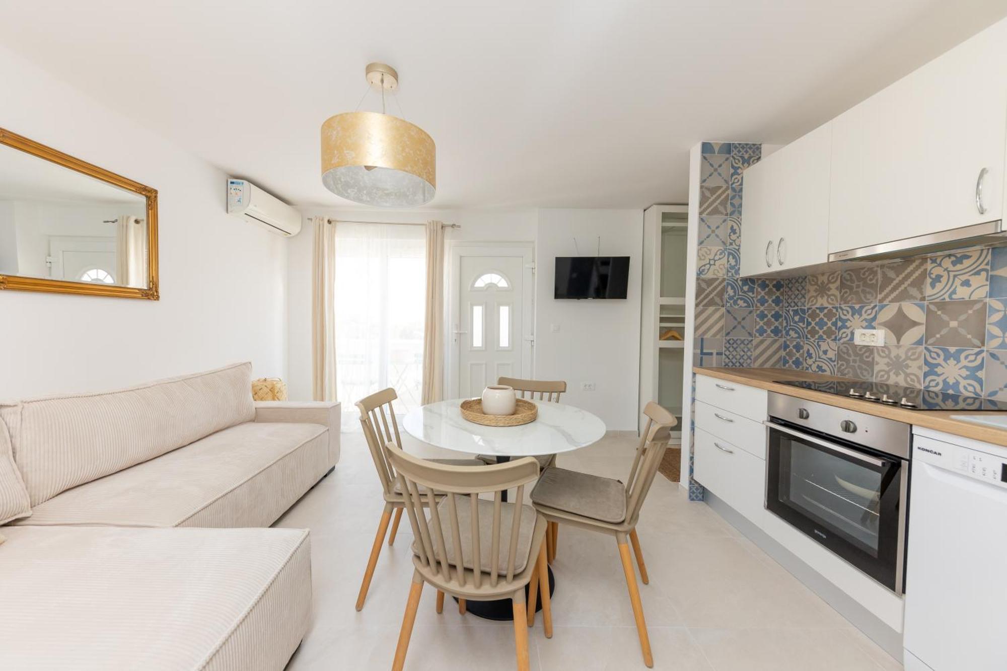 House Niko M With 6 Apartments Split Exterior photo