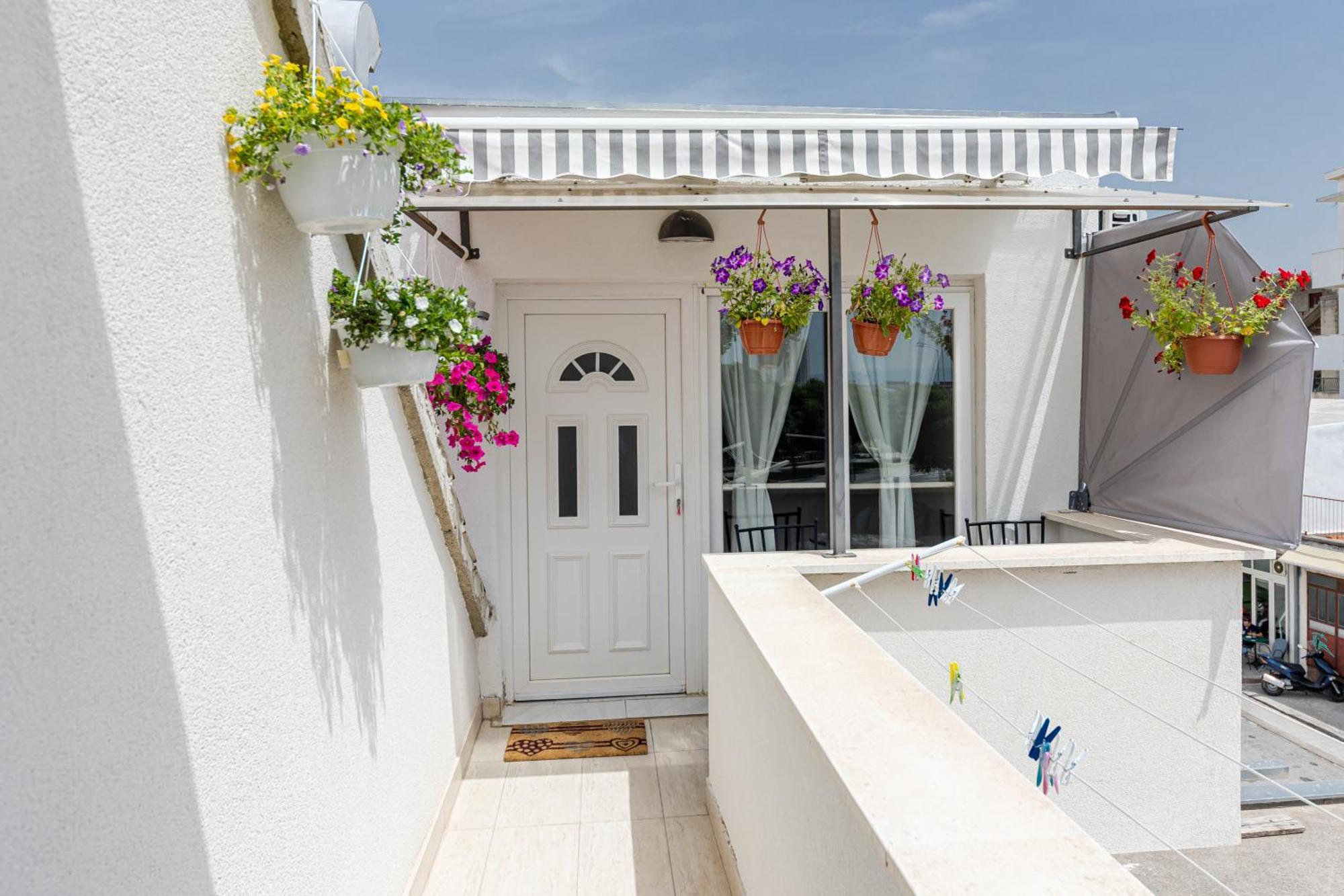 House Niko M With 6 Apartments Split Exterior photo