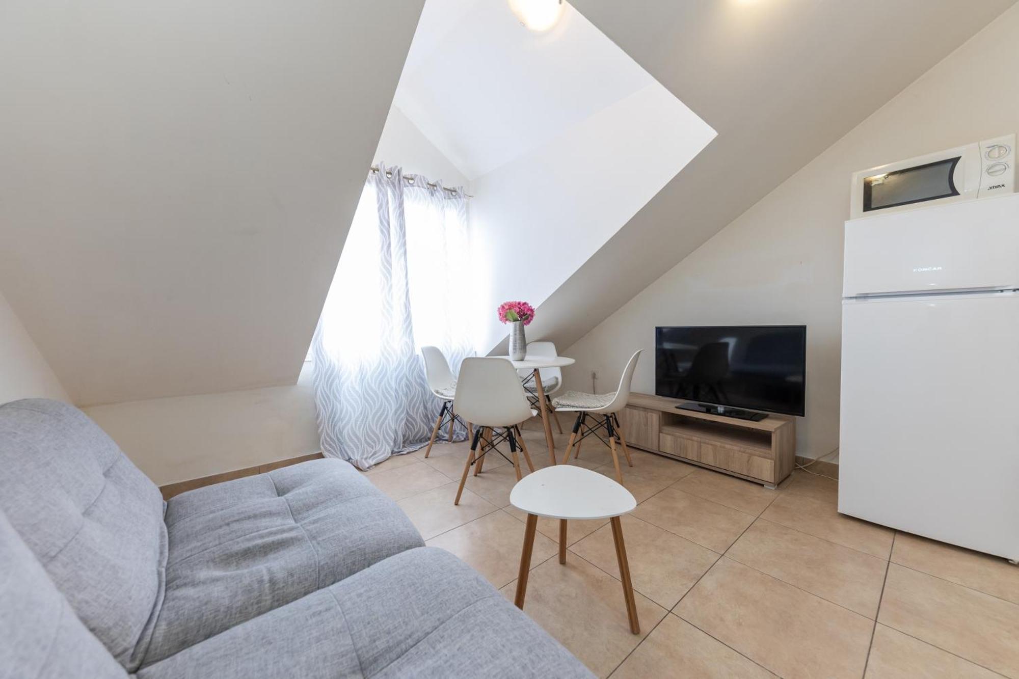 House Niko M With 6 Apartments Split Exterior photo