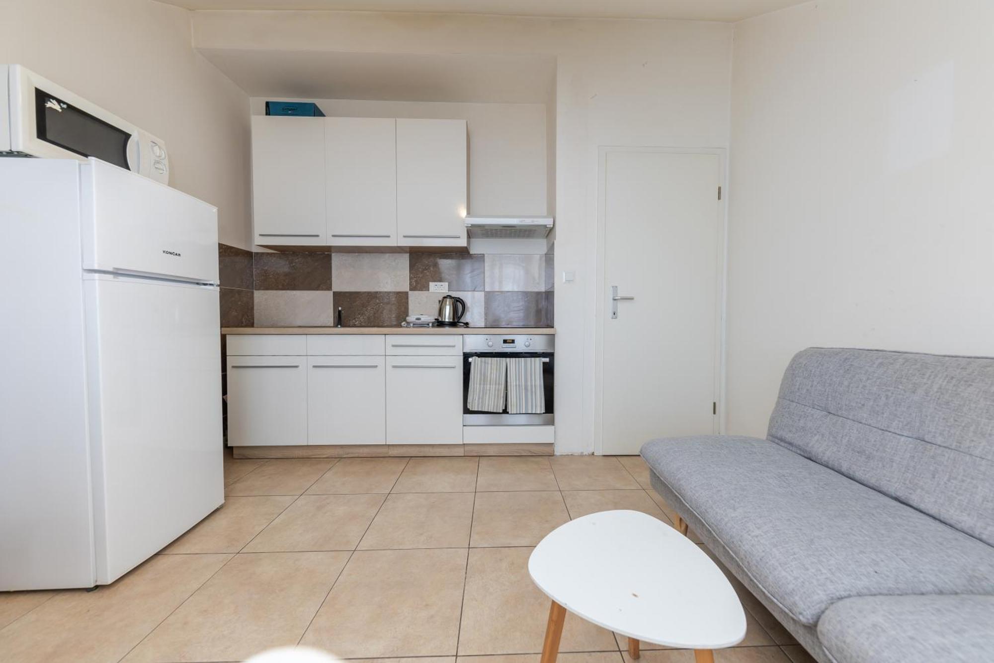House Niko M With 6 Apartments Split Exterior photo